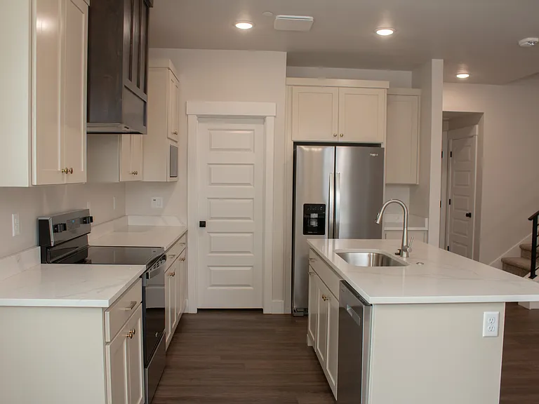 826 E Sunnyside Rd #6-1 — Photo 3