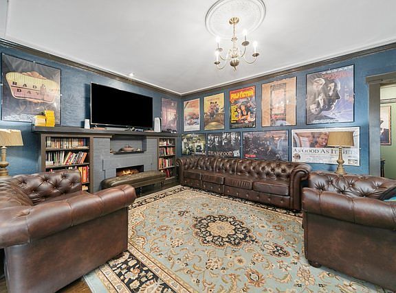 4th image of 7637 N Bosworth Ave #1