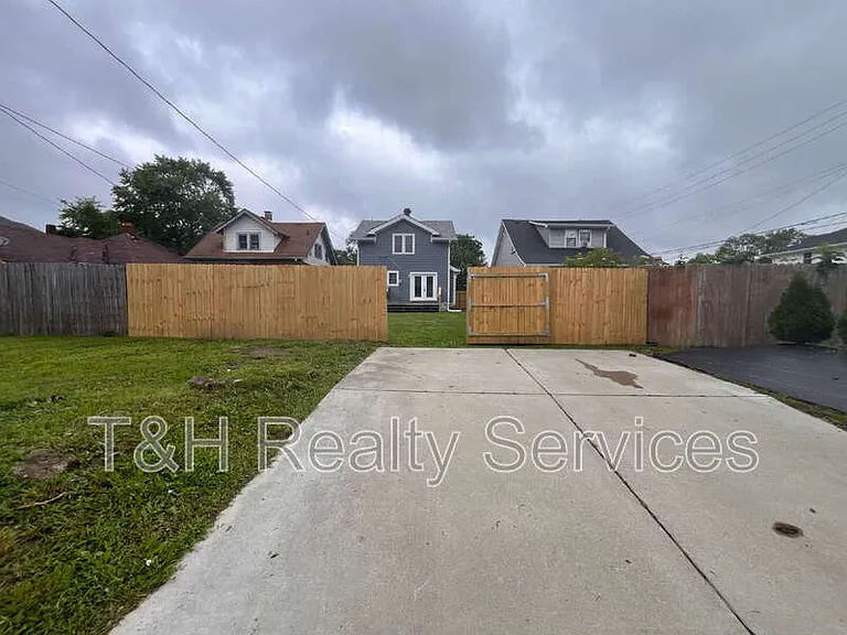 608 N Gray St — Photo 16
