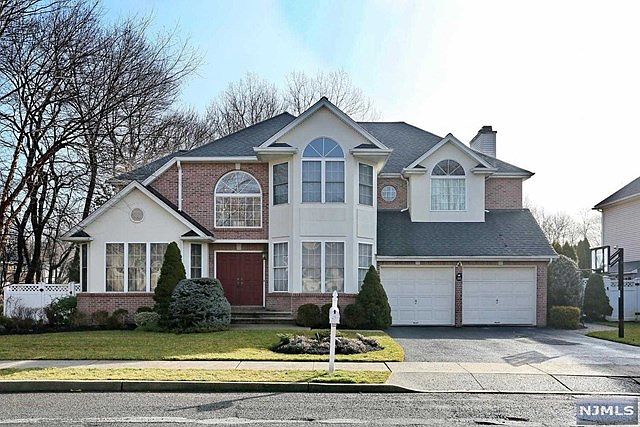 1st image of 39 Cardinal Ln