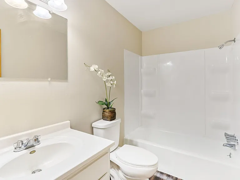 400 - ASHBURY APARTMENTS — Photo 9