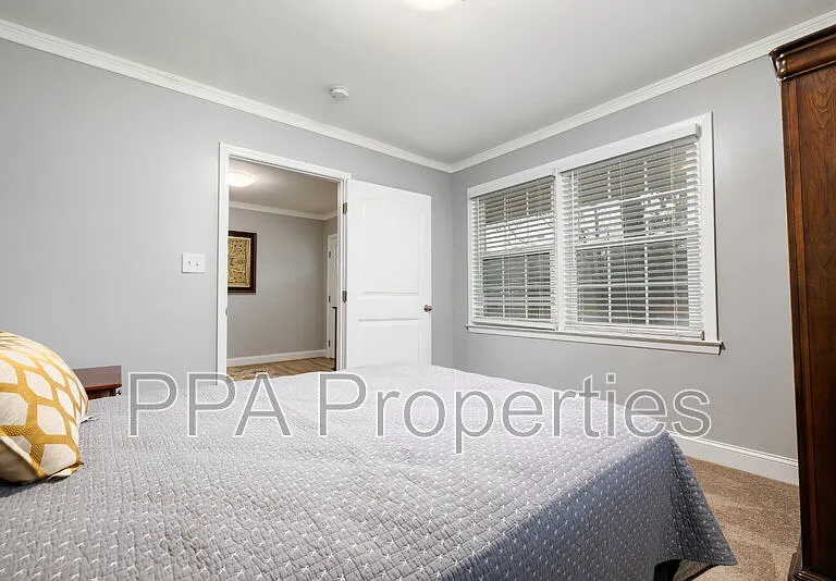 2404 Francis St — Photo 7