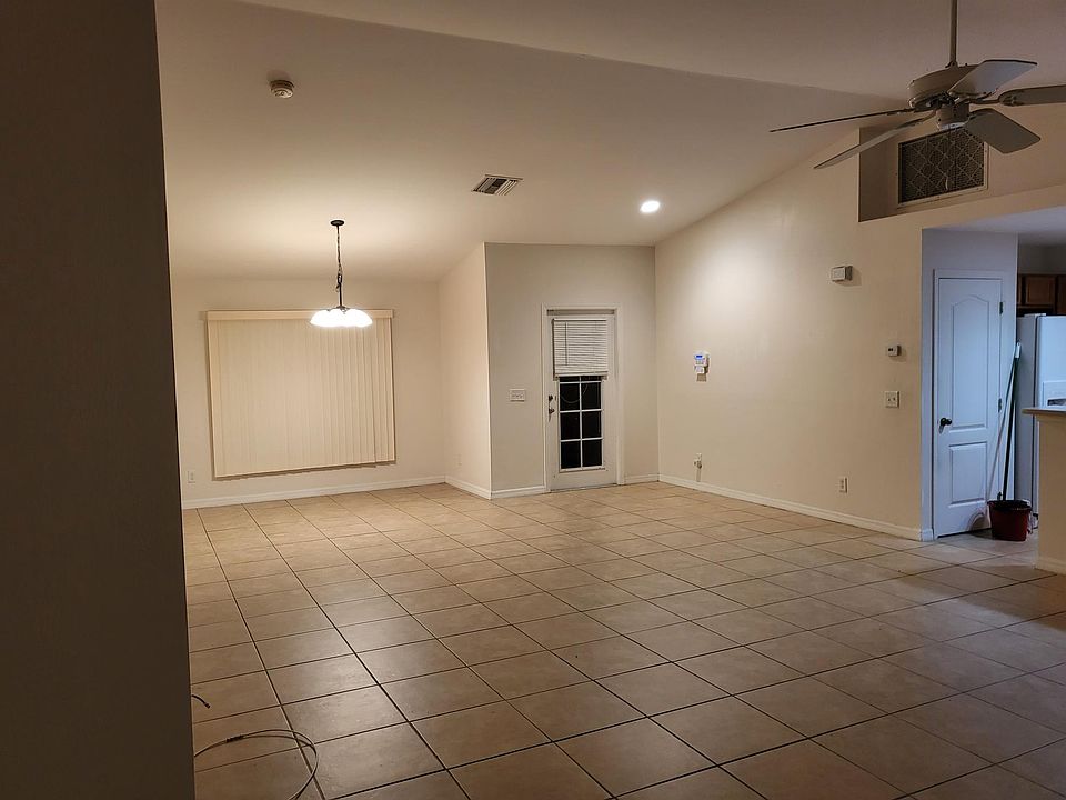 2nd image of 1202 Sentinela Blvd