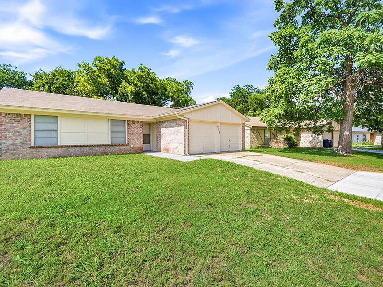 616 Reveille Rd — Photo 2