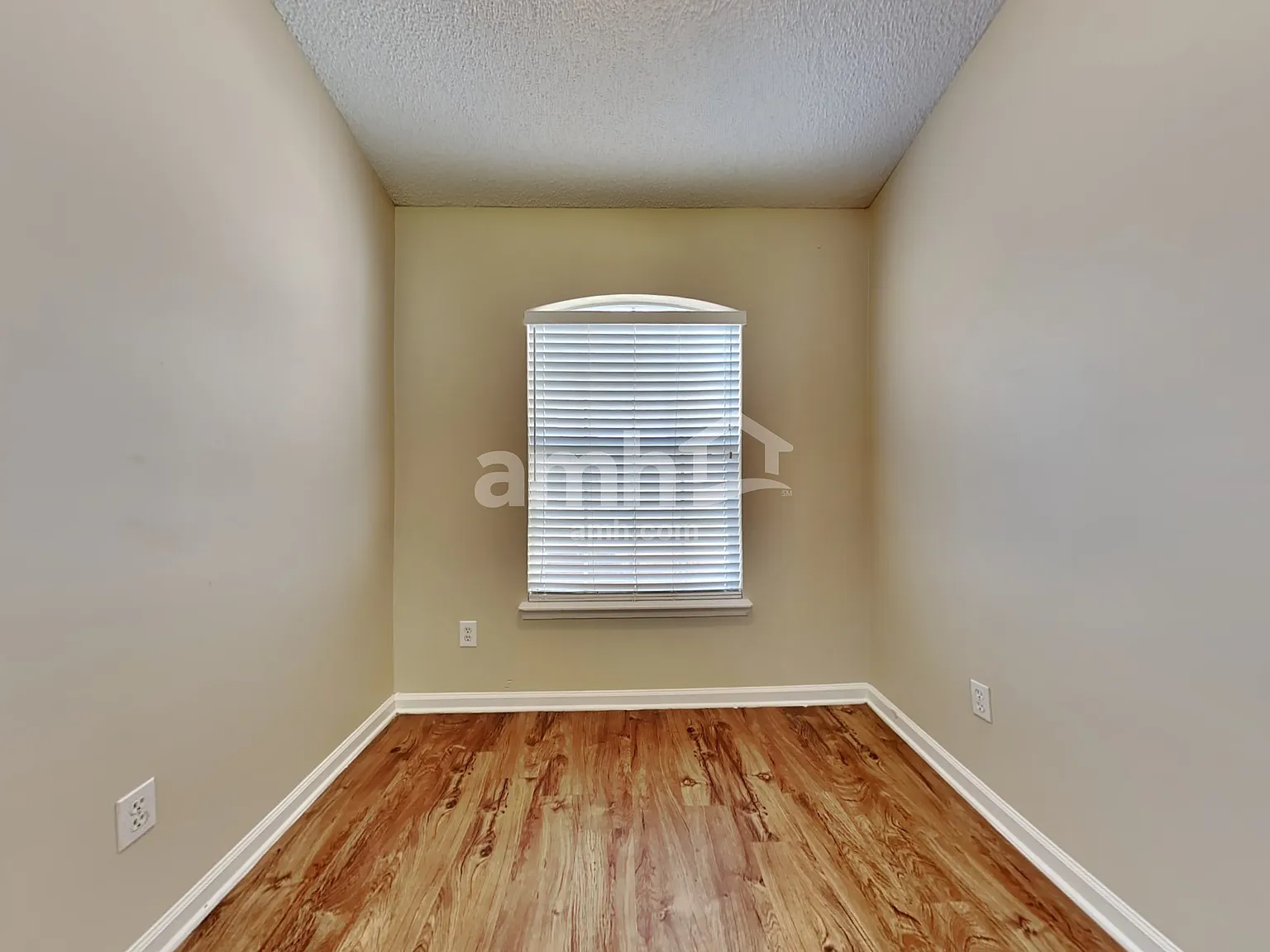 4 bed, 2.0 bath, 1549 sqft, $1,910 — Photo 4