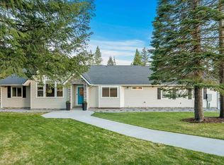 2813 Pine Grove Dr, Mount Shasta, CA 96067