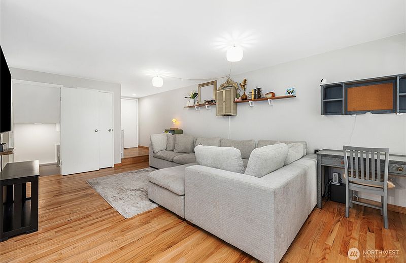 4th image of 2902 28th Street SE