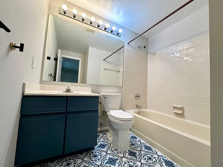 4 Abbey Bridge Ct — Photo 23