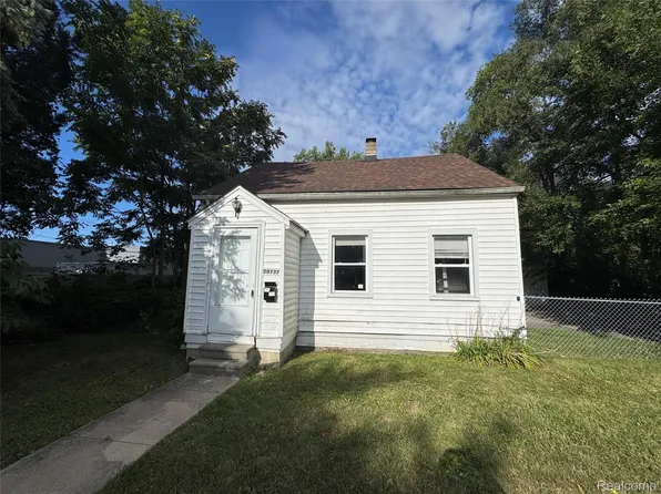 20737 Nummer St, Warren, MI 48089