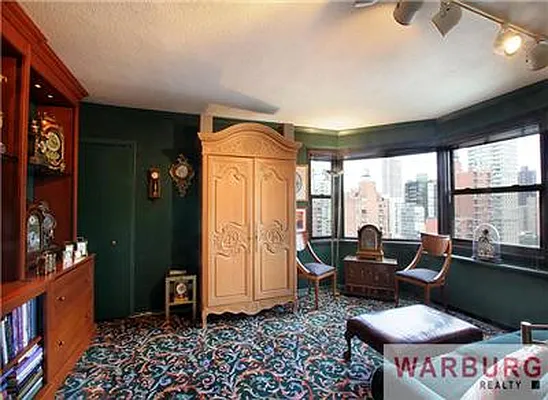 Sold by Warburg | media 17