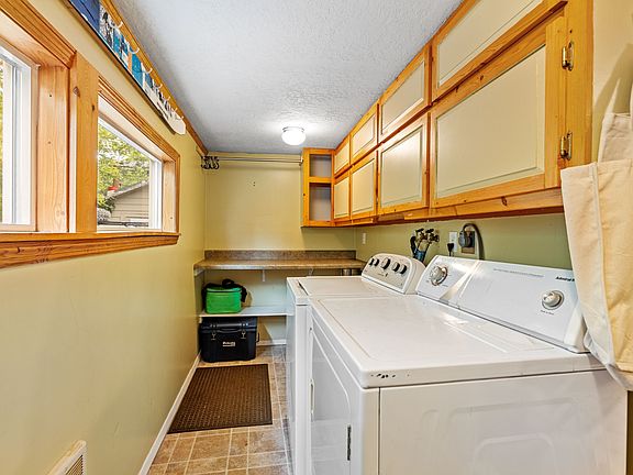 2nd image of 301 N 3rd Ave #1