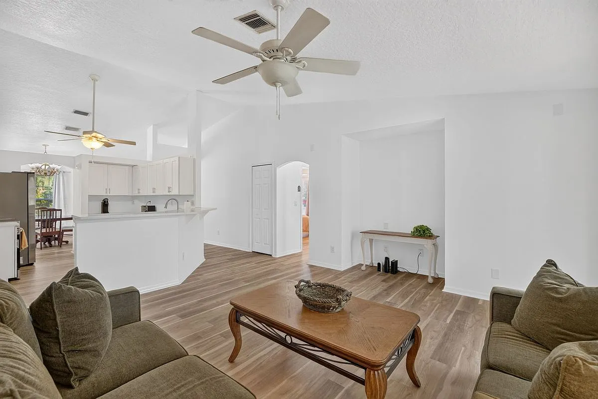 4 bed, 2.0 bath, 1618 sqft, $800 — Photo 3