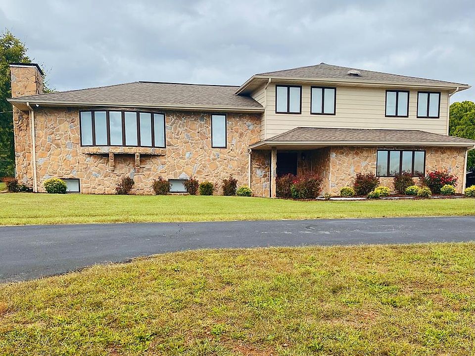 1st image of 144 Mountain Cove Dr
