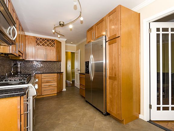 2nd image of 7025 Yellowstone Blvd APT 19N