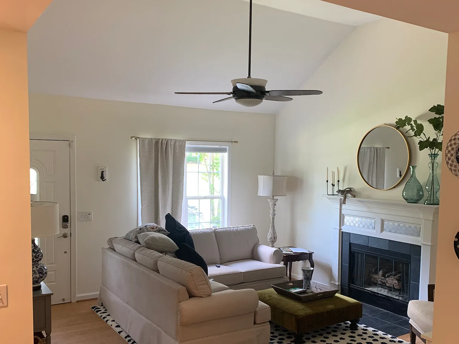 3 bed, 1250 sqft, $2,850 — Photo 2