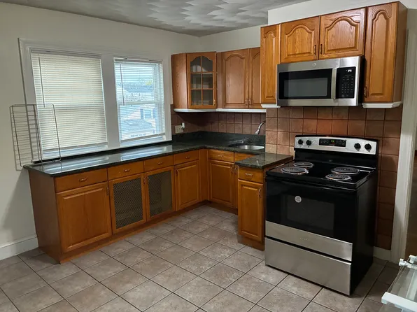 (undisclosed Address), Hyde Park, MA 02136
