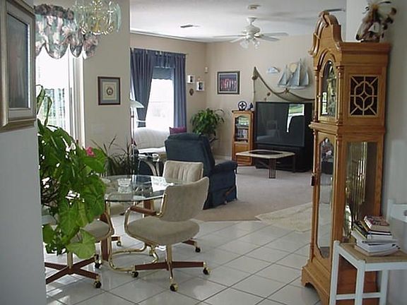 5th image of 889 Woodbine Dr
