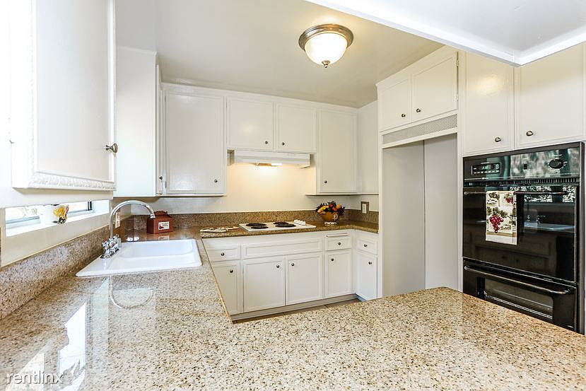 010-Kitchen-671540-mls
