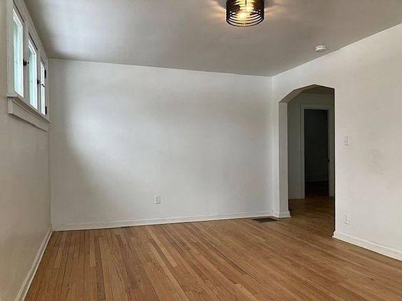 2nd image of 906-908 N 34th St #970F82036
