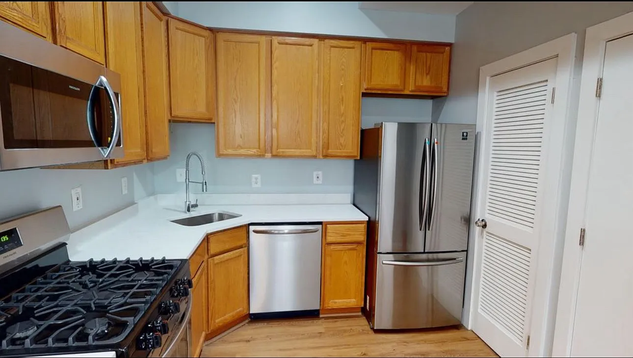 2 bed, 1100 sqft, $2,900 — Photo 2