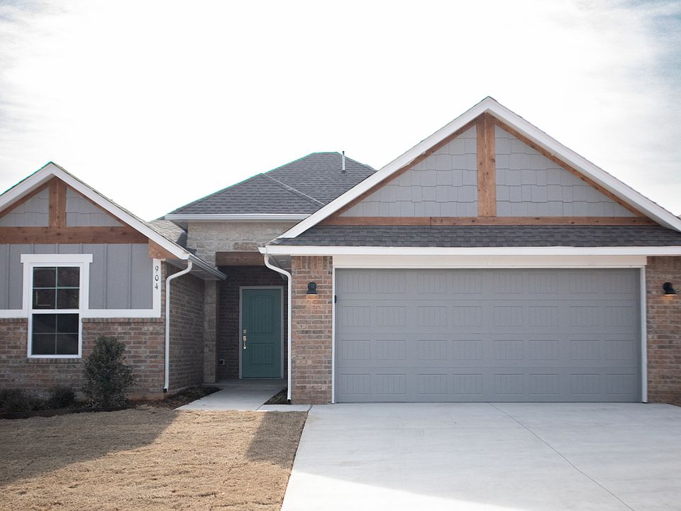 1st image of 904 Dahlia Ln