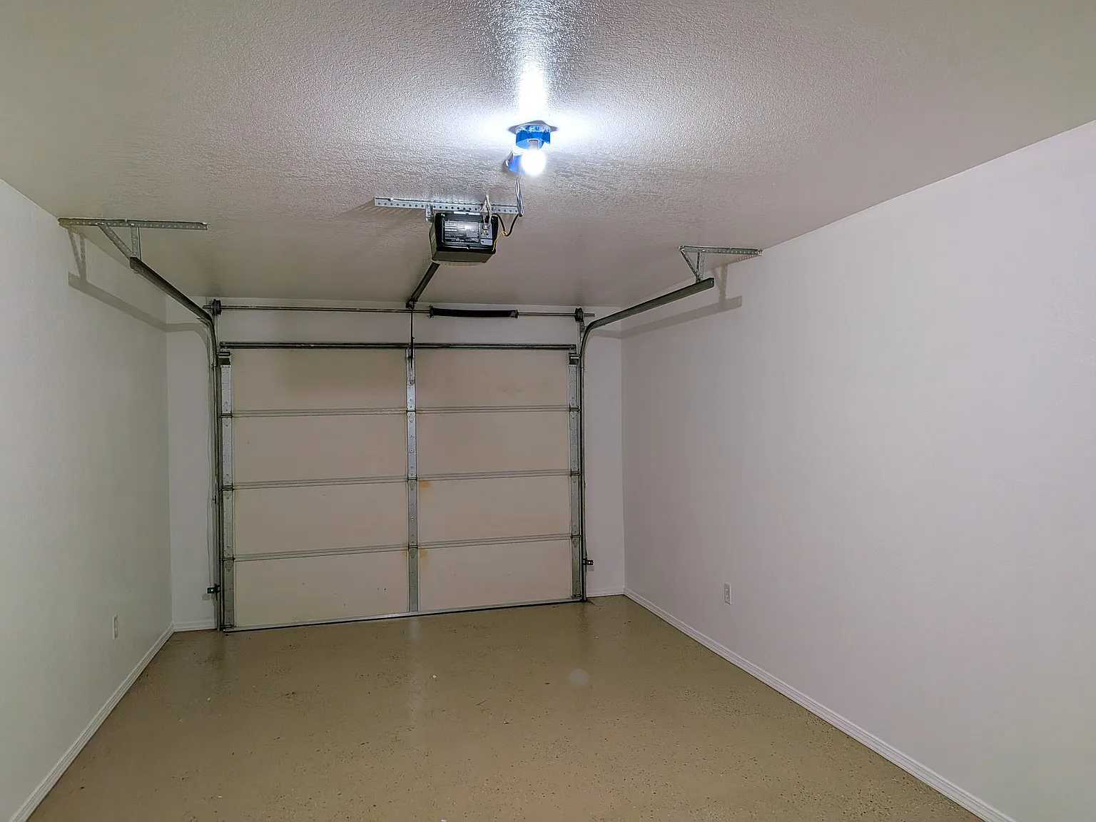 2 bed, 1.5 bath, $1,200 — Photo 3
