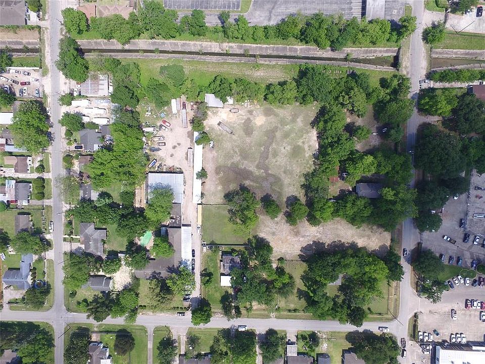 1st image of 805 E Burress St