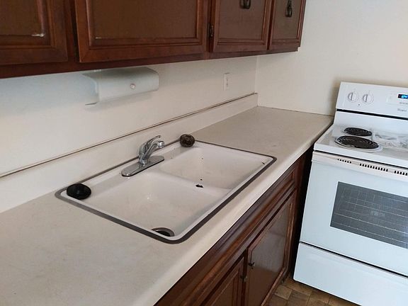 5th image of 1731 Broadway St APT H