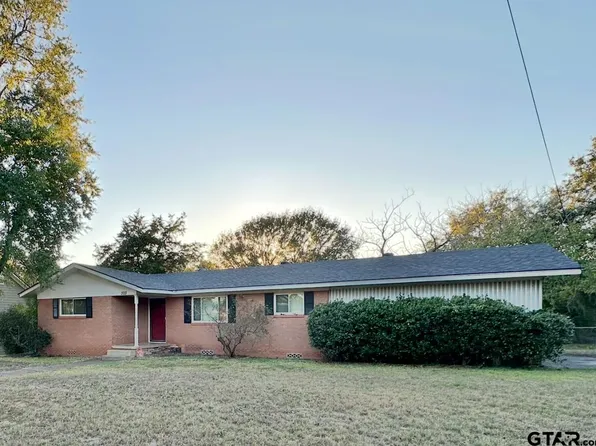 303 S Lowry St, Troup, TX 75789
