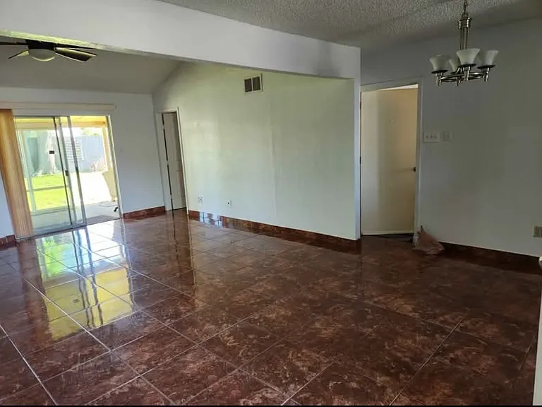 6460 Old Mill Cir — Photo 7