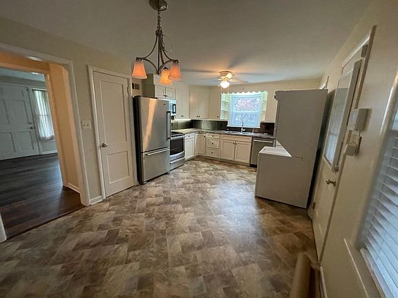 5th image of 4272 Lincoln Way E