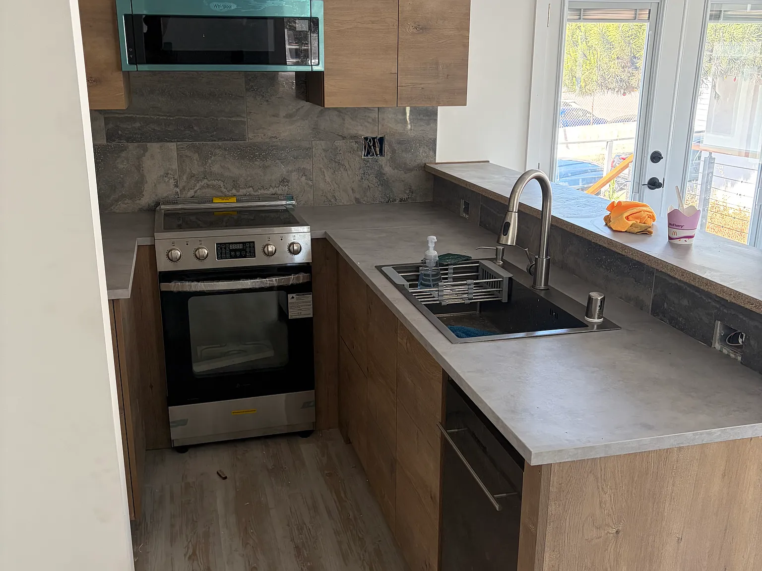 2 bed, 750 sqft, $2,500 — Photo 2