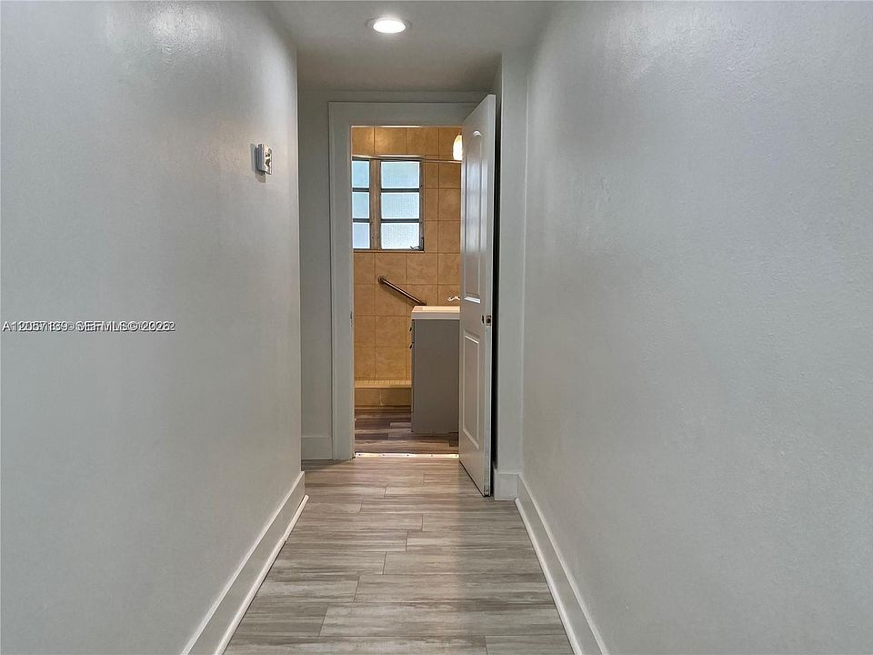 1st image of 1522 SW 10th St