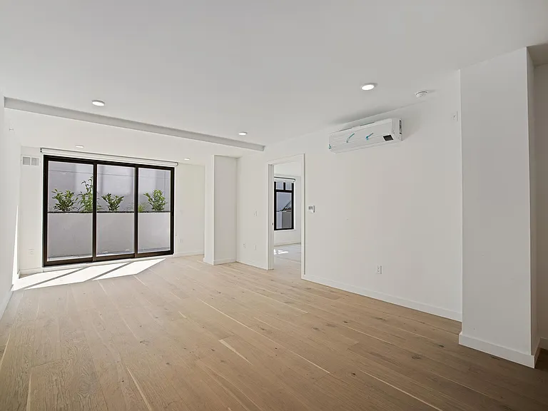 1335 Larkin St #203 — Photo 7