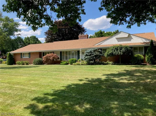 1211 Buena Vista St NE, Canton, OH 44714