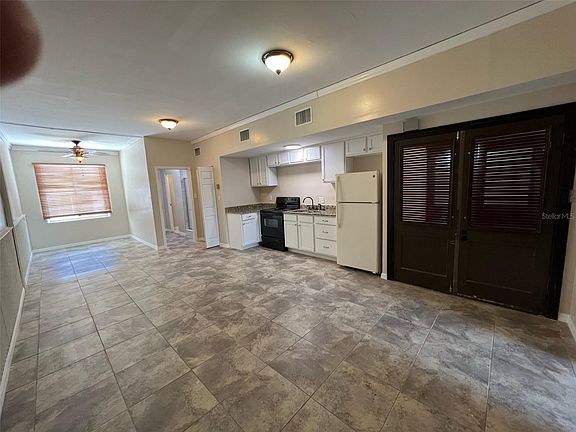 5th image of 32 E Magnolia Ave
