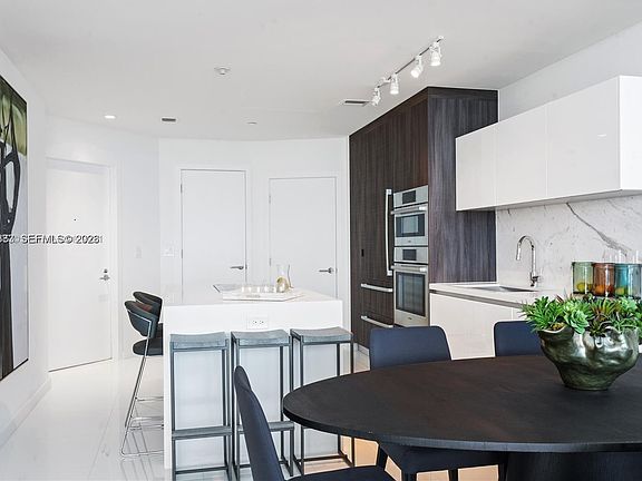 5th image of 851 NE 1st Ave Unit 4106