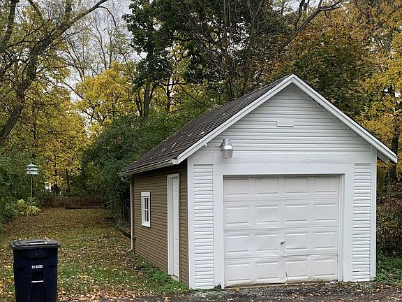 3rd image of 806 College Ave
