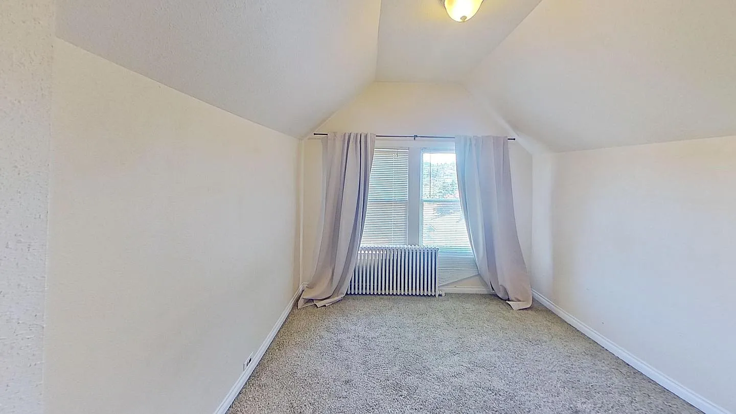 Private Rooms In Historic Greenlake Craftsman Home - 6006 5th Avenue NE — Photo 3