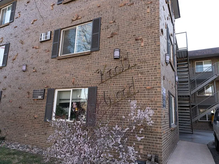 Knollwood and Tanglewood Apartments — Photo 1