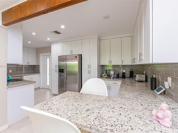4th image of 510 SW 16th Ct