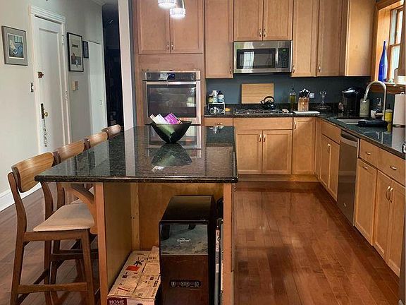 5th image of 1036 W Bryn Mawr Ave