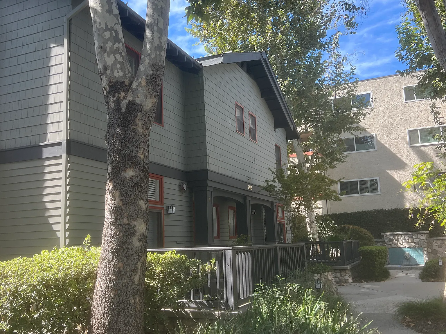 3 bed, 2.5 bath, 1849 sqft, $4,500 — Photo 1