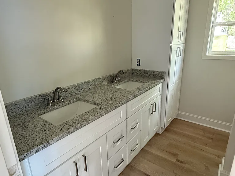 400 S Smith St — Photo 8