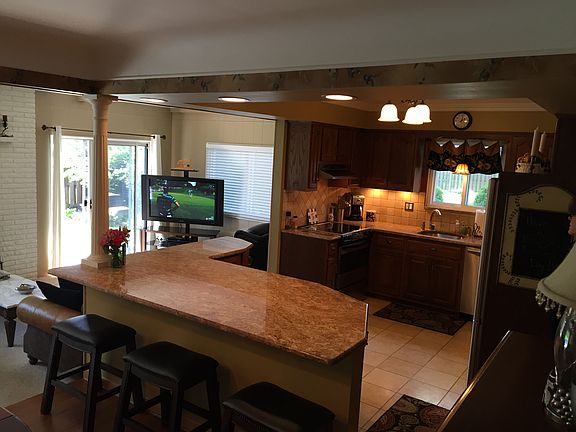 4th image of 817 Woods Ln