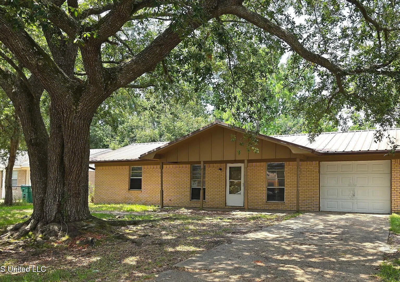 3 bed, 1.5 bath, 1000 sqft, $1,200 — Photo 1