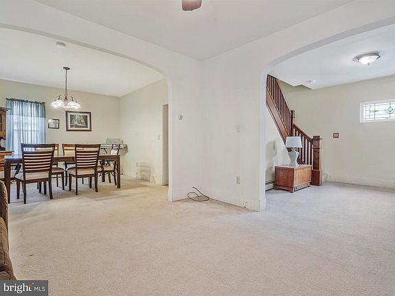 3rd image of 517 W Washington St