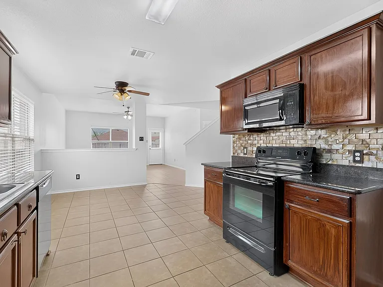 2123 Meadow View Dr — Photo 26