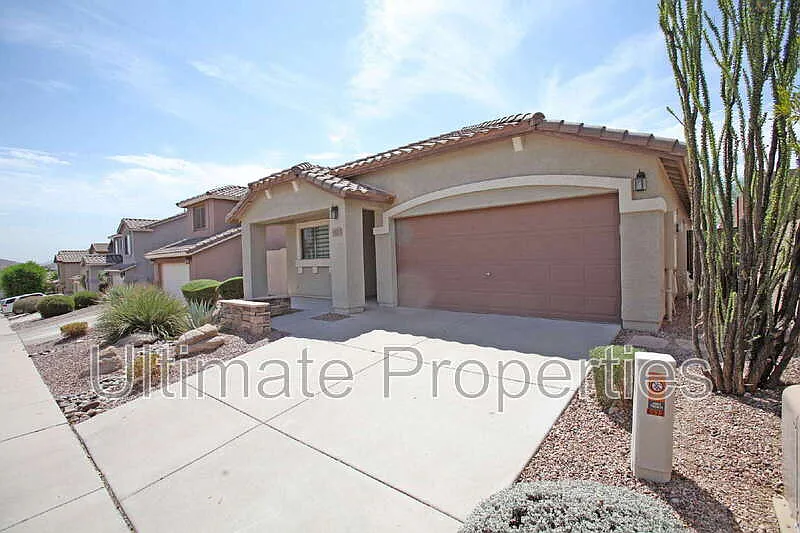 3 bed, 2.0 bath, 1574 sqft, $2,395 — Photo 2