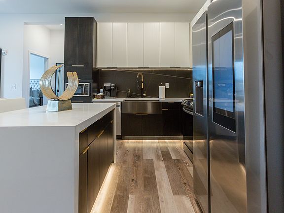 3rd image of 8341 Delmar Blvd #17